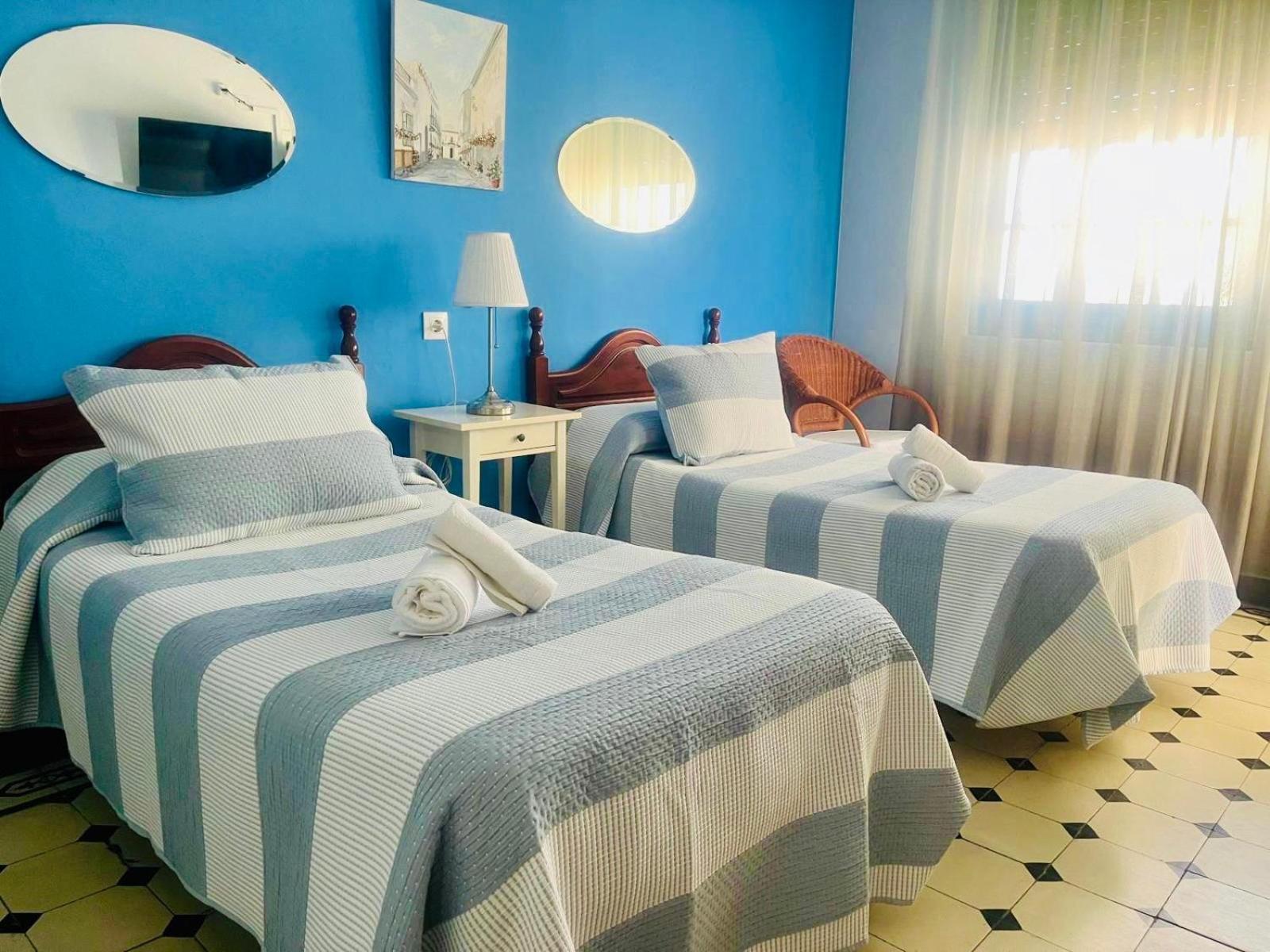 Hostal El Faro Chipiona Exterior photo