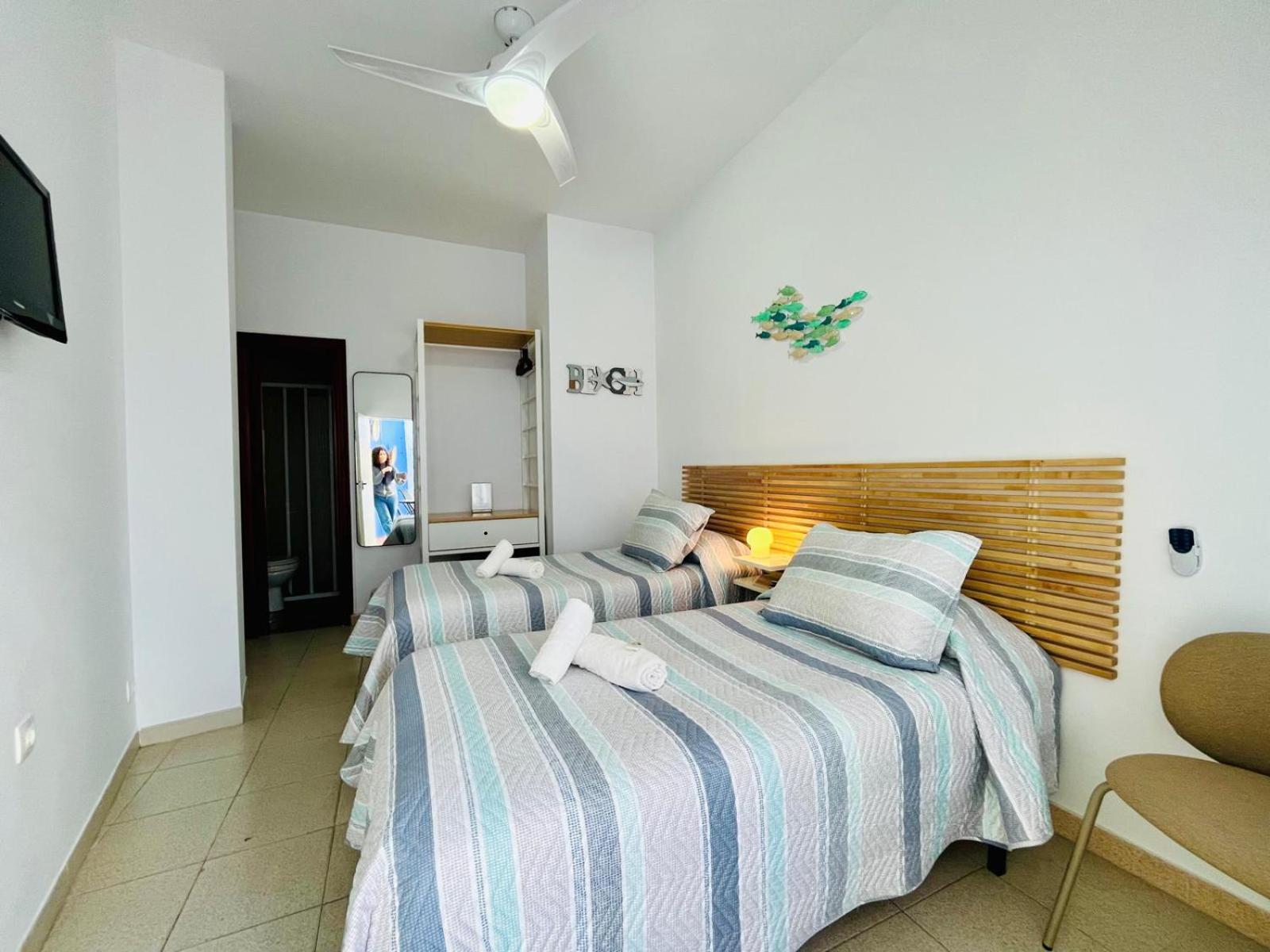 Hostal El Faro Chipiona Exterior photo
